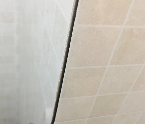 志丹瓷砖空鼓维修公司分享阳台瓷砖脱落的修复过程可以分为以下几个步骤